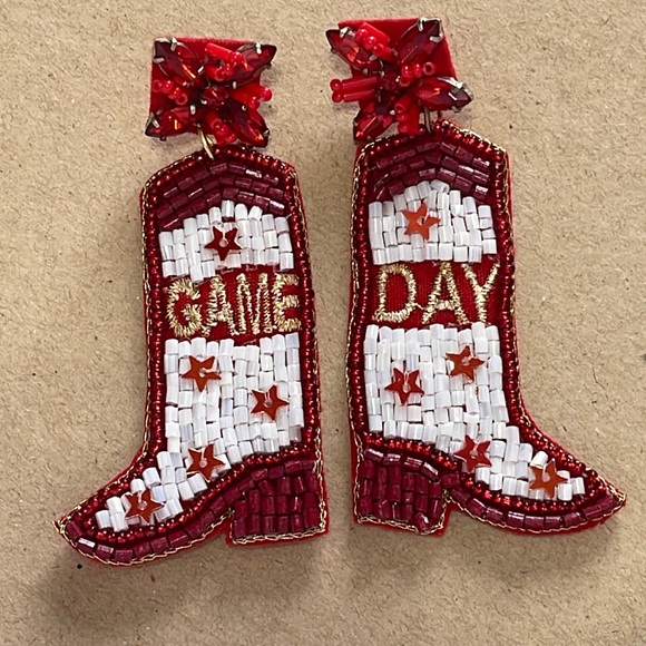 🎉♥️Game Day Beaded Boot Earrings - Picture 1 of 1